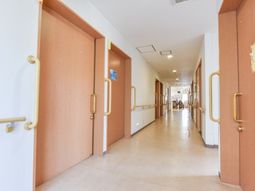 清潔感のある廊下の風景