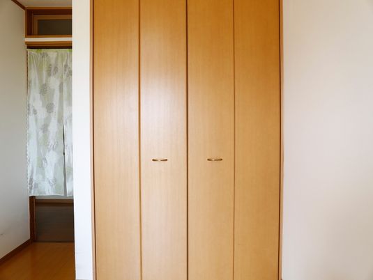 木製の洋室入口
