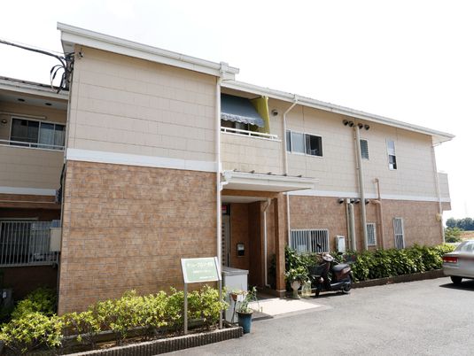 外観の建物と看板