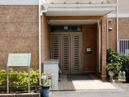 エントランスの外観