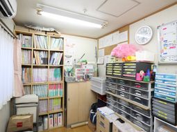 整理された事務スペース