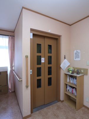 エレベーター入口
