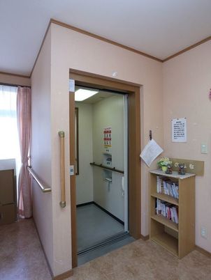 居室の入口と廊下