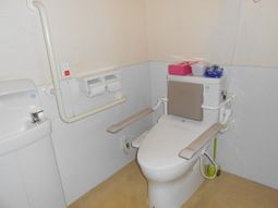 バリアフリーのトイレ設備