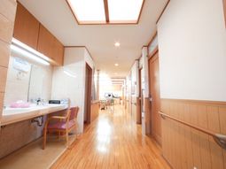 廊下に設置された洗面台