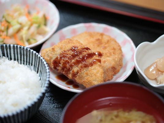 和風の食事セットアップ