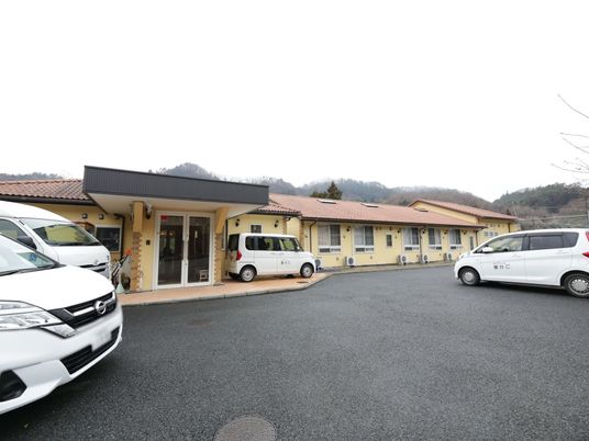 アクセス良好な施設外観