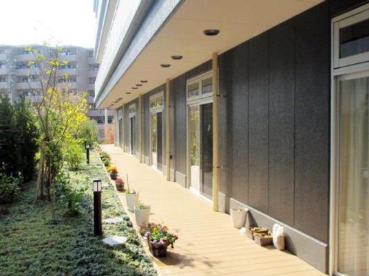 中庭に面した廊下