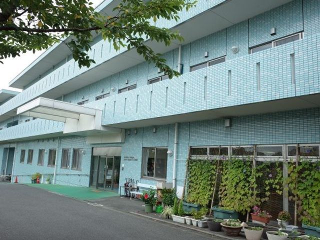 明るい外観  