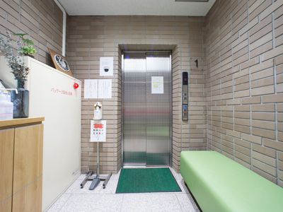 エレベーター前の待合スペース