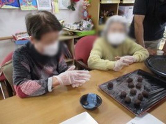 共同作業を楽しむ様子