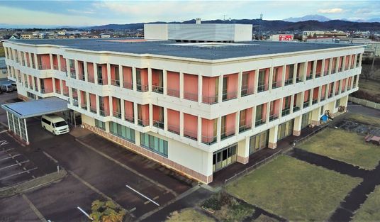 三階建ての外観