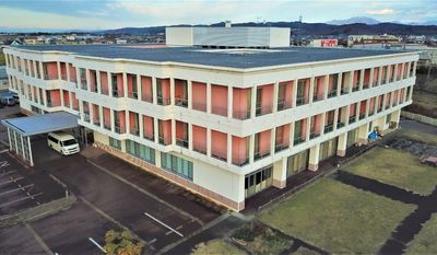 三階建ての外観