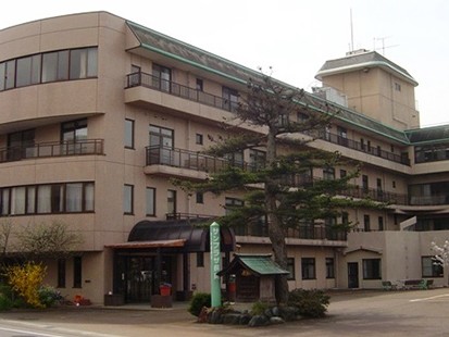 サンプラザ長岡の外観