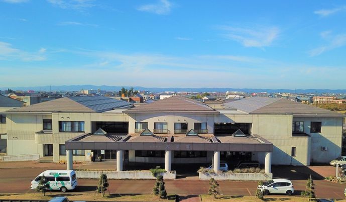 青空の建物外観