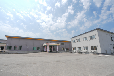 広々とした外観