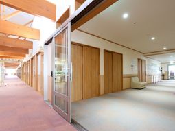 廊下の明るい空間