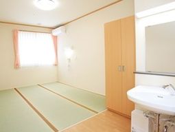 和室の明るい居室空間