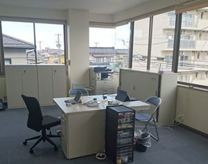 明るいオフィス空間
