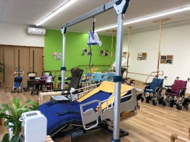 機能訓練室 機能訓練室 自然光が差し込む部屋で、体を動かすための設備が充実しています。車椅子も活用できます。