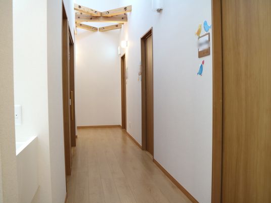 清潔感のある明るい廊下