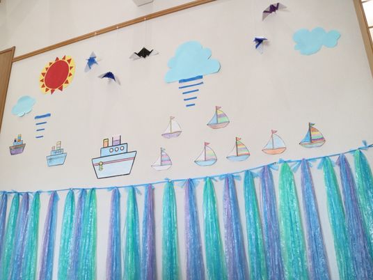 海の壁画と飾り