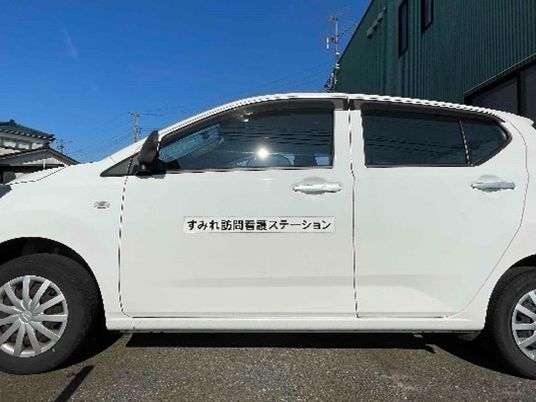 訪問看護車両の側面  