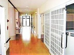 明るい廊下の様子