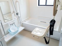 バリアフリーの浴室設備