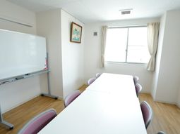 清潔な多目的室空間