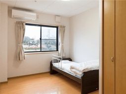 明るい居室の一角