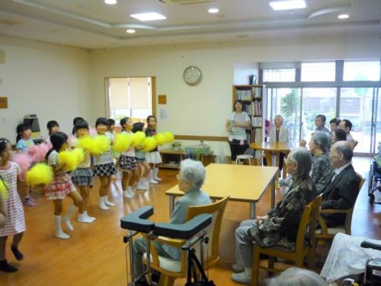 笑顔で集う活動風景