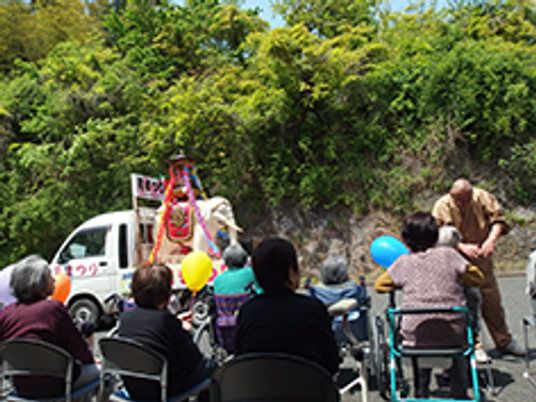 楽しい屋外活動の様子