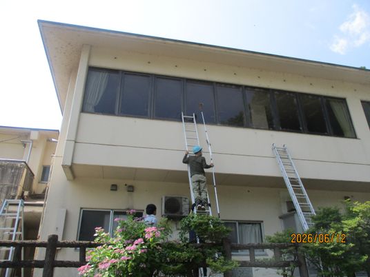 外観メンテ中の建物  