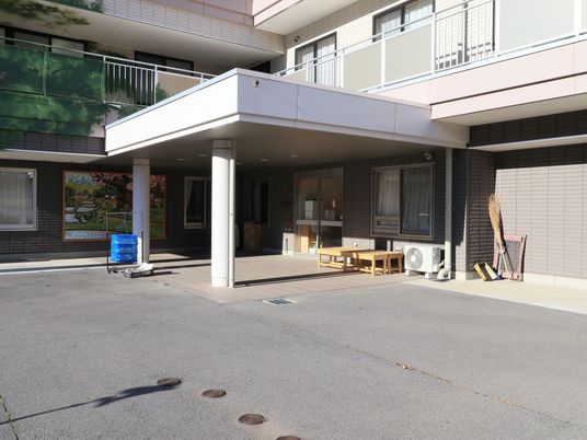 広々とした明るいエントランス