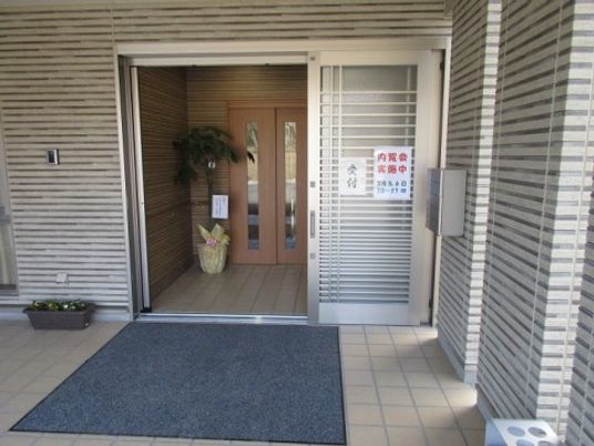 清潔感のあるエントランス