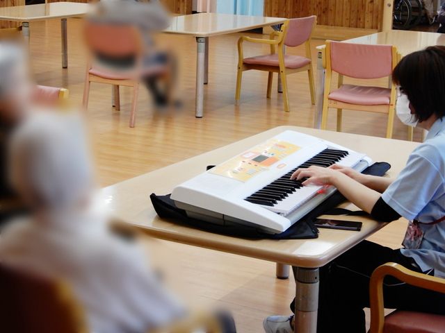 音楽を楽しむスペース 多目的室 広々とした多目的室で、音楽活動を楽しむことができます。リラックスした雰囲気が魅力です。