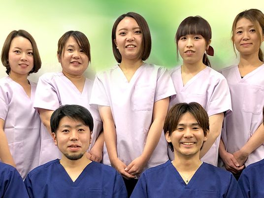 介護職員の集合スタッフイメージ  