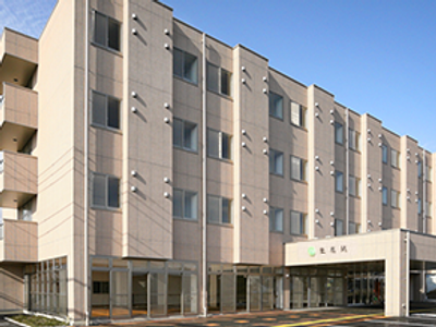 明るい建物外観