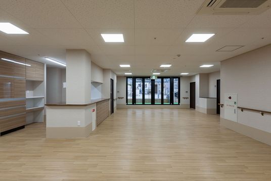 広々としたラウンジ