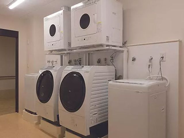 コインランドリー コインランドリー 使いやすい洗濯乾燥機が設置された便利なスペースです。スタッフの業務効率化にも貢献します。