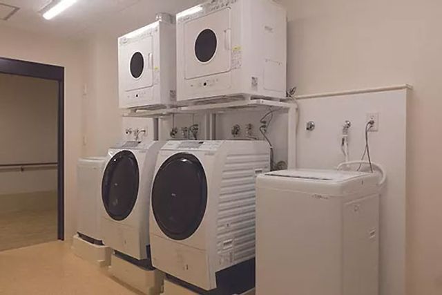 コインランドリー コインランドリー 使いやすい洗濯乾燥機が設置された便利なスペースです。スタッフの業務効率化にも貢献します。
