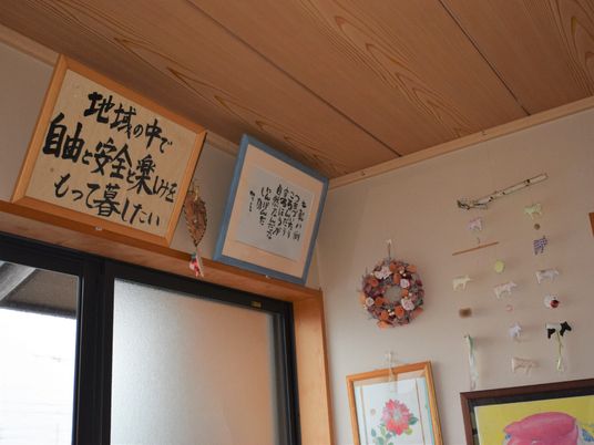 居室の装飾品と掲示物