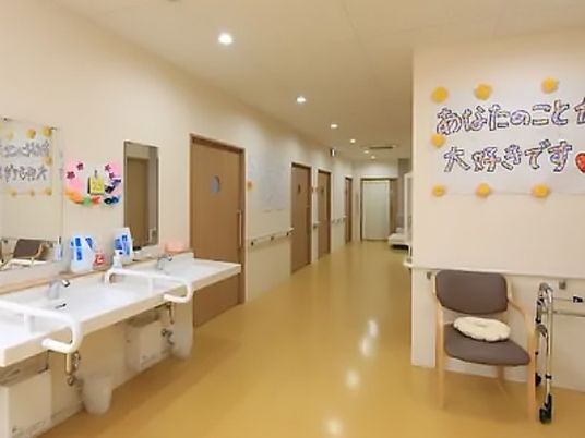 洗面台のある廊下  