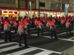 夜のお祭り風景