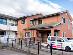 赤レンガ造りの外観