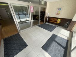 清潔感のあるエントランス