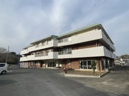 三階建ての建物外観