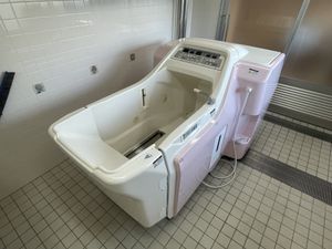 機械浴槽の浴室