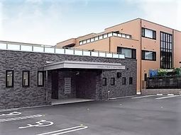 モダンな建物エントランス